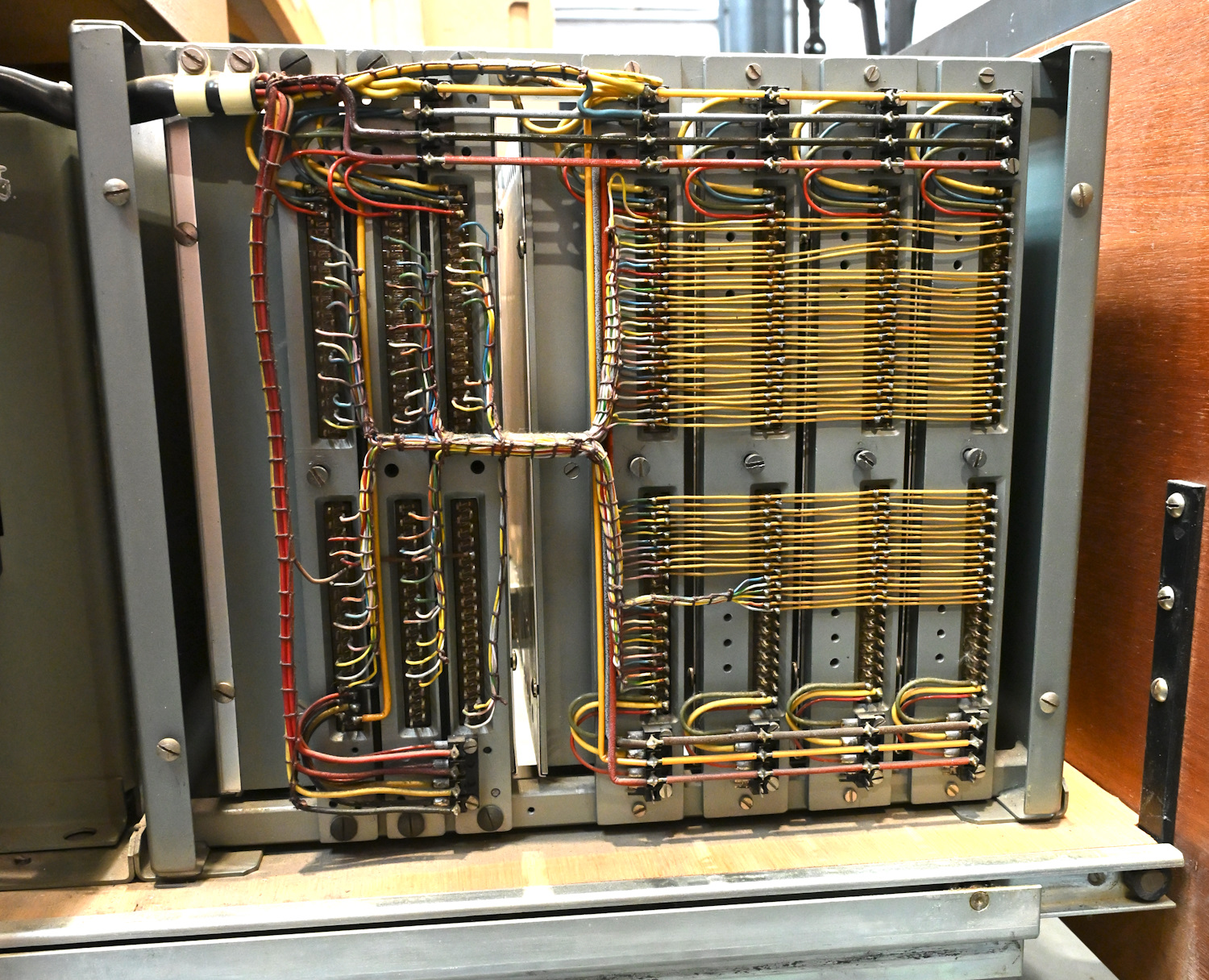 Bus wiring
