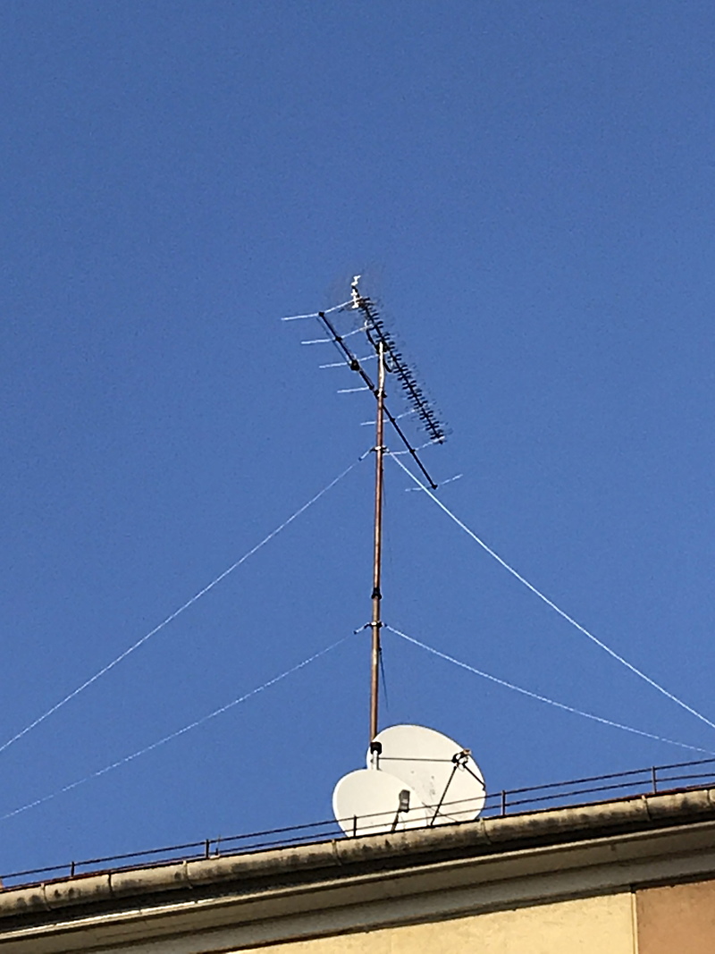 UHF VHF Yagi und SAT Spiegel
