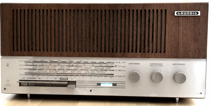 Frontansicht Grundig 2447