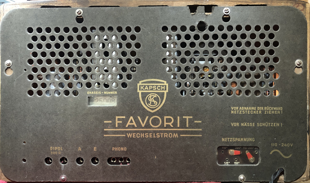 Kapsch Favorit Rückwand